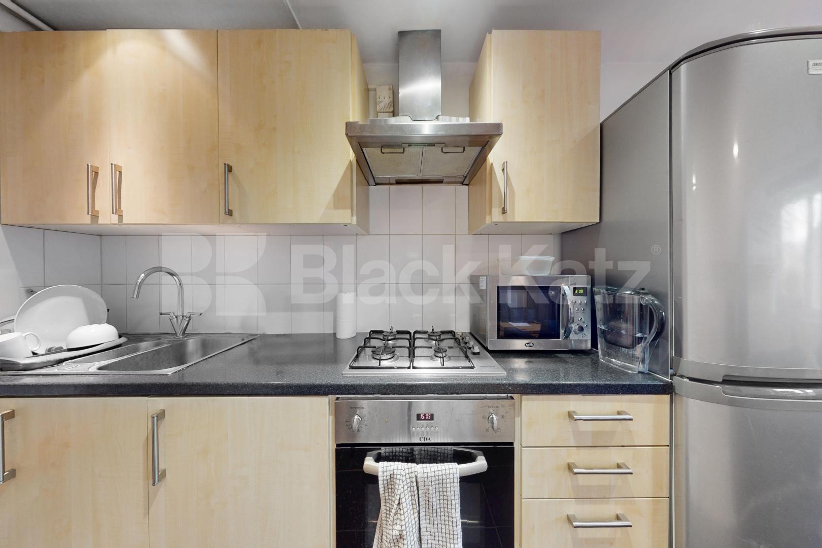 Top floor, double studio with charming balcony  Barlow Street , Elephant And Castle